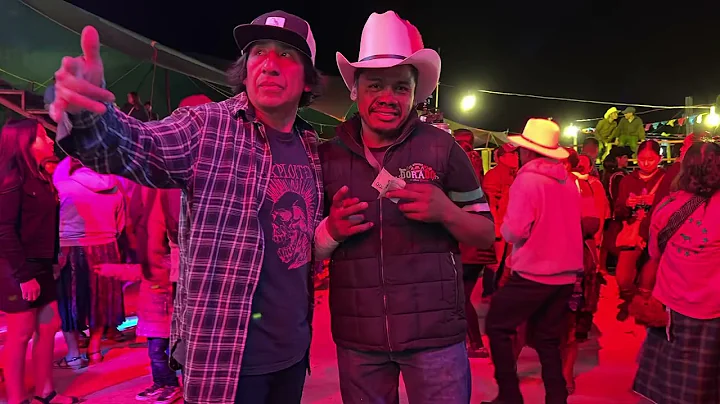 EL CHOMPAS DE LA GUADALUPE BAILANDO CON VELOZ DE L...