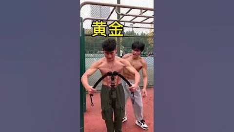 鐵臂阿坤（低卡美食） 活肌肉帶人挑戰200kg臂力器！ #健身好物推薦官 #腹肌 #健身 #shorts - 天天要聞