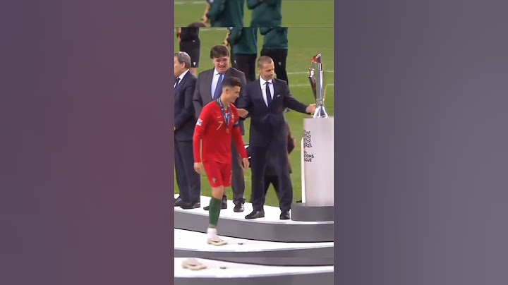 لحظه تتويج البرتغال ببطولة الأمم الأوروبية#كريستيانو_رونالدو cr7 #متنسوش_الاشتراك_في_القناه