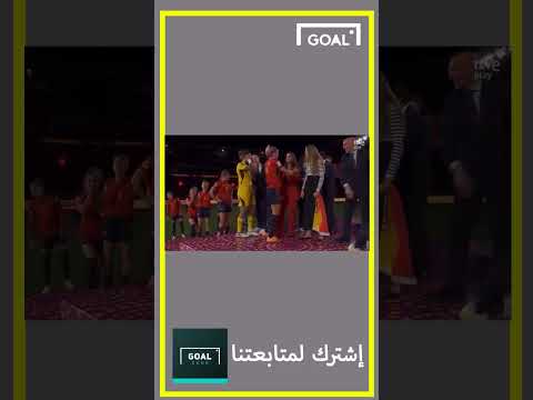 فضيحة كروية في إسبانية تقبيل اللعبات     