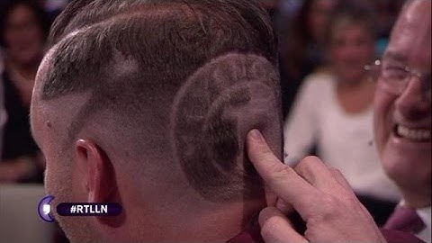 ‘Loser’ Klaas niet blij met knipbeurt  - RTL LATE NIGHT