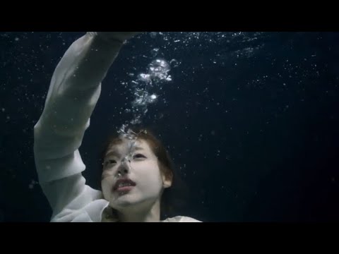 Ha-jin dives into the water to save a drowning child | MOON LOVERS: SCARLET HEART RYEO | IU