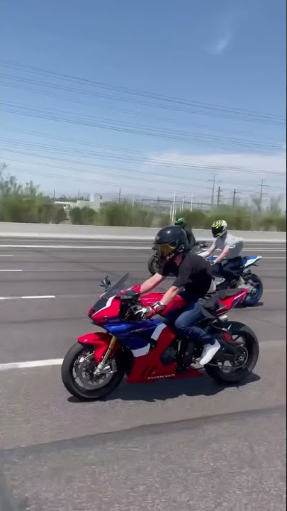 CBR1000RR-R  VS BMW S1000RR 🔥🔥 #shorts #cbr1000rrr  #bmws1000rr