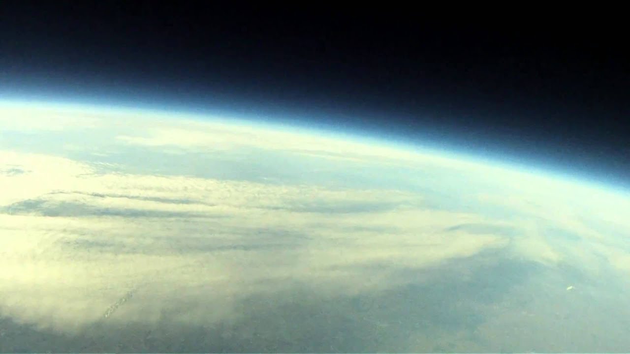 [SpaceHD] - HD GoPro camera films earth from space! - YouTube