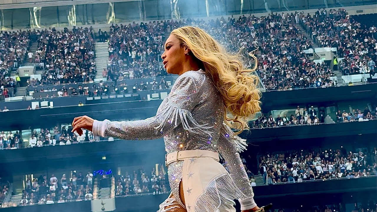 Beyoncé - AMERIICAN REQUIEM & Freedom (Live from Cowboy Carter Tour 2025, London, United Kingdom)