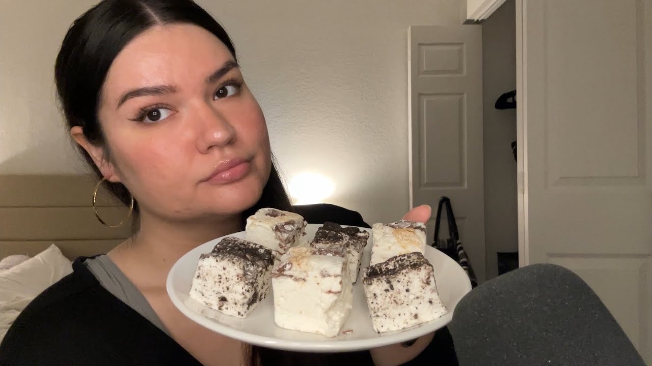 ASMR eating gourmet marshmallows 🍫 (s’mores & cookies ‘n cream fluffy ...