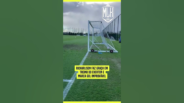 Richarlison faz graça em treino do Everton e marca gol improvável #Shorts