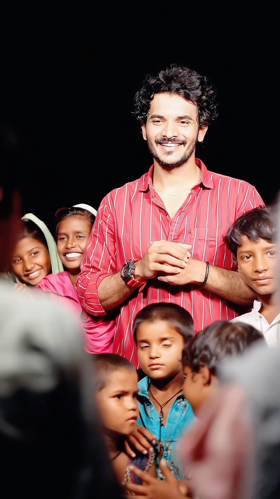 Be the reason for someone’s smile,..♥️? #azmaik #reality #humanity #hearttouching #emotional
