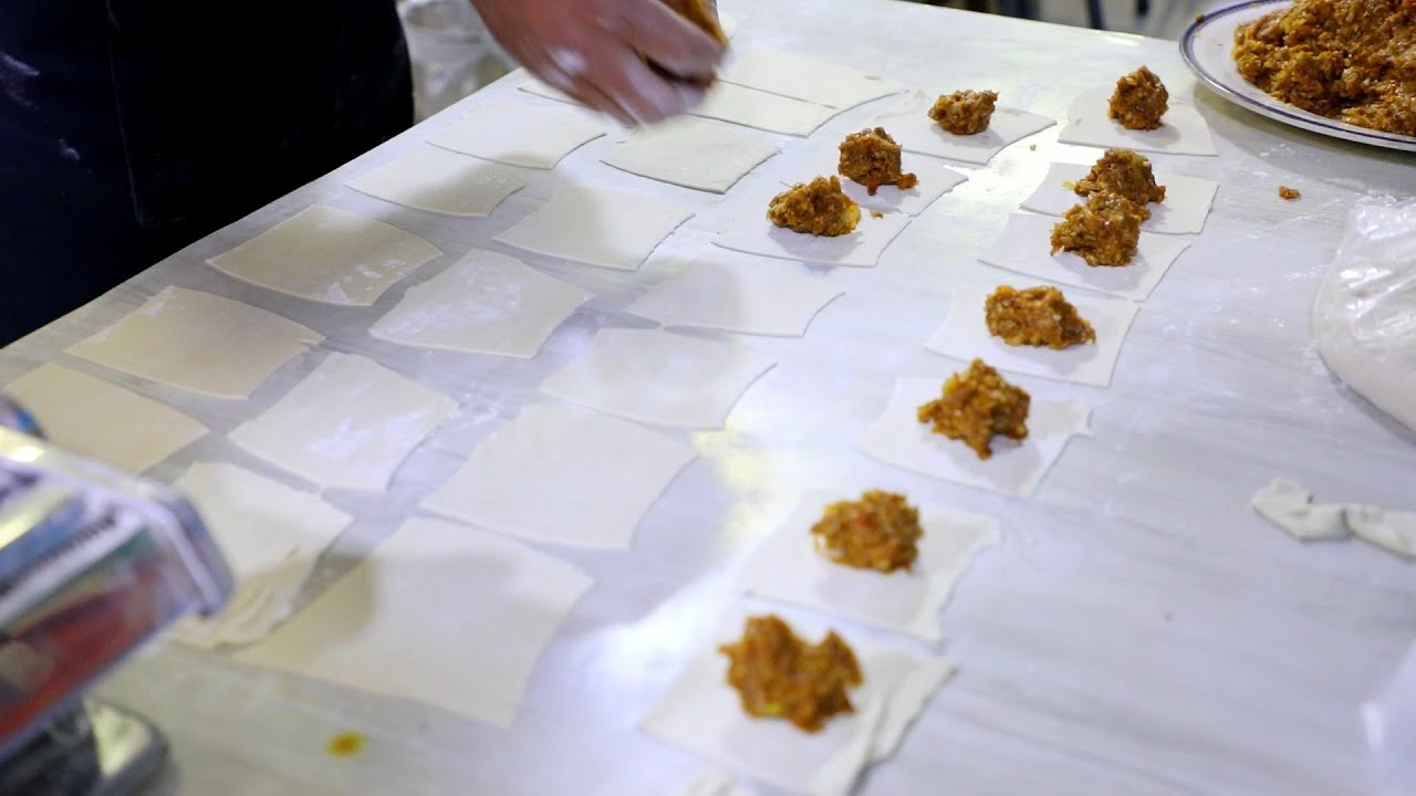 مشهور افغاني خواړه؛ منتو څنګه پخېږي؟