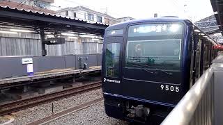 相鉄21000系21102編成 快速横浜行到着&9000系9705編成 快速海老名行発車　西谷駅