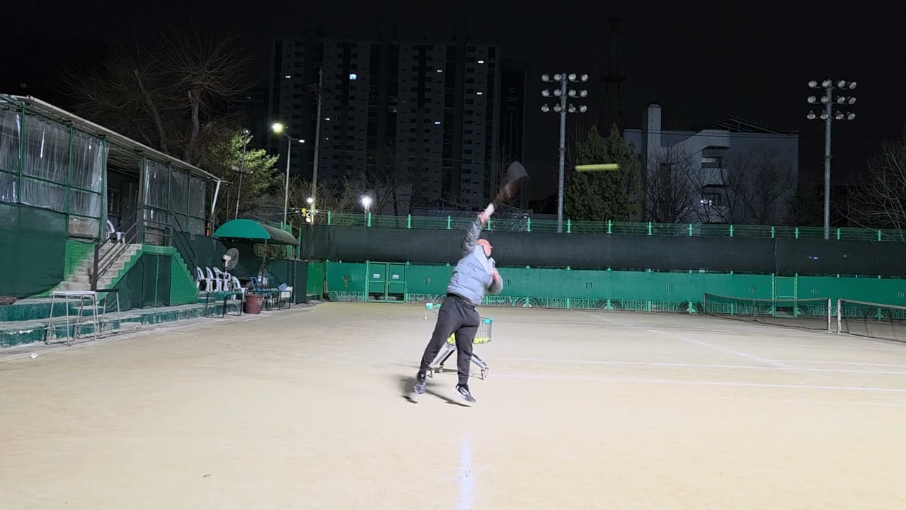 서브[자세] 20260302 서브 준비에서 체중이동 앞으로 뒤로 앞으로 가면서 토스