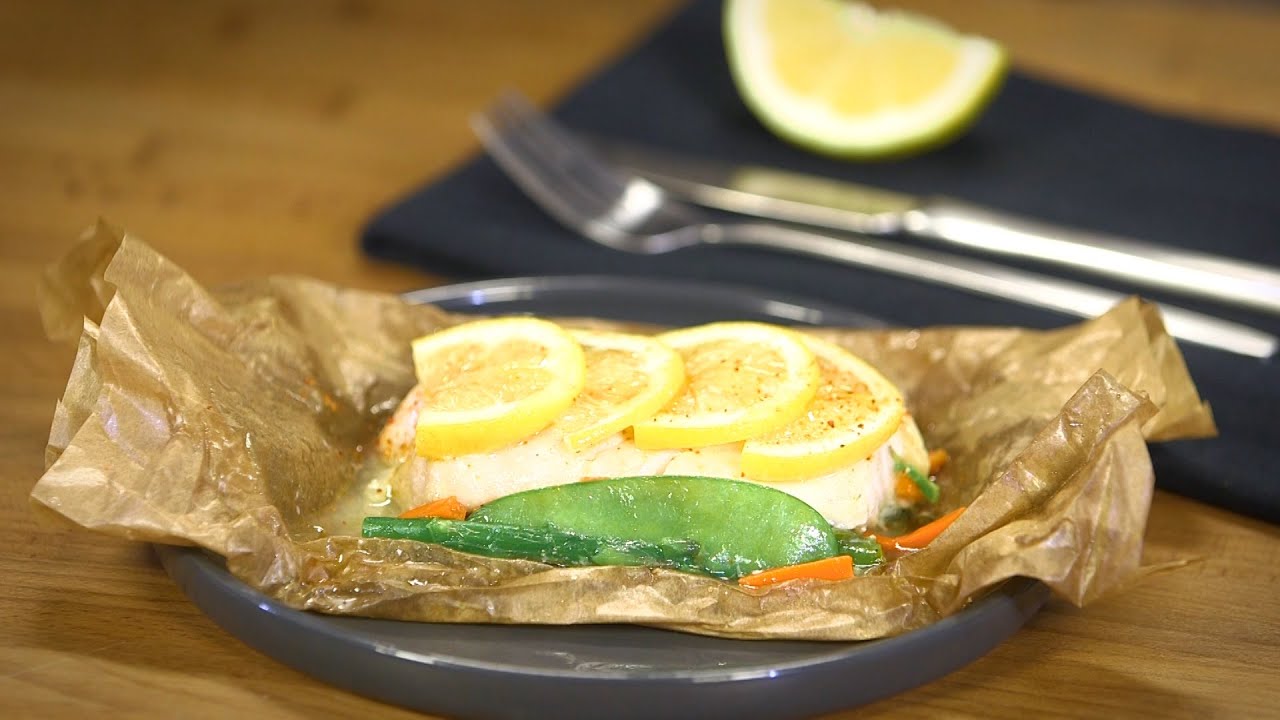 Recette : Papillote de dos de cabillaud, julienne de légumes 🐟 - YouTube