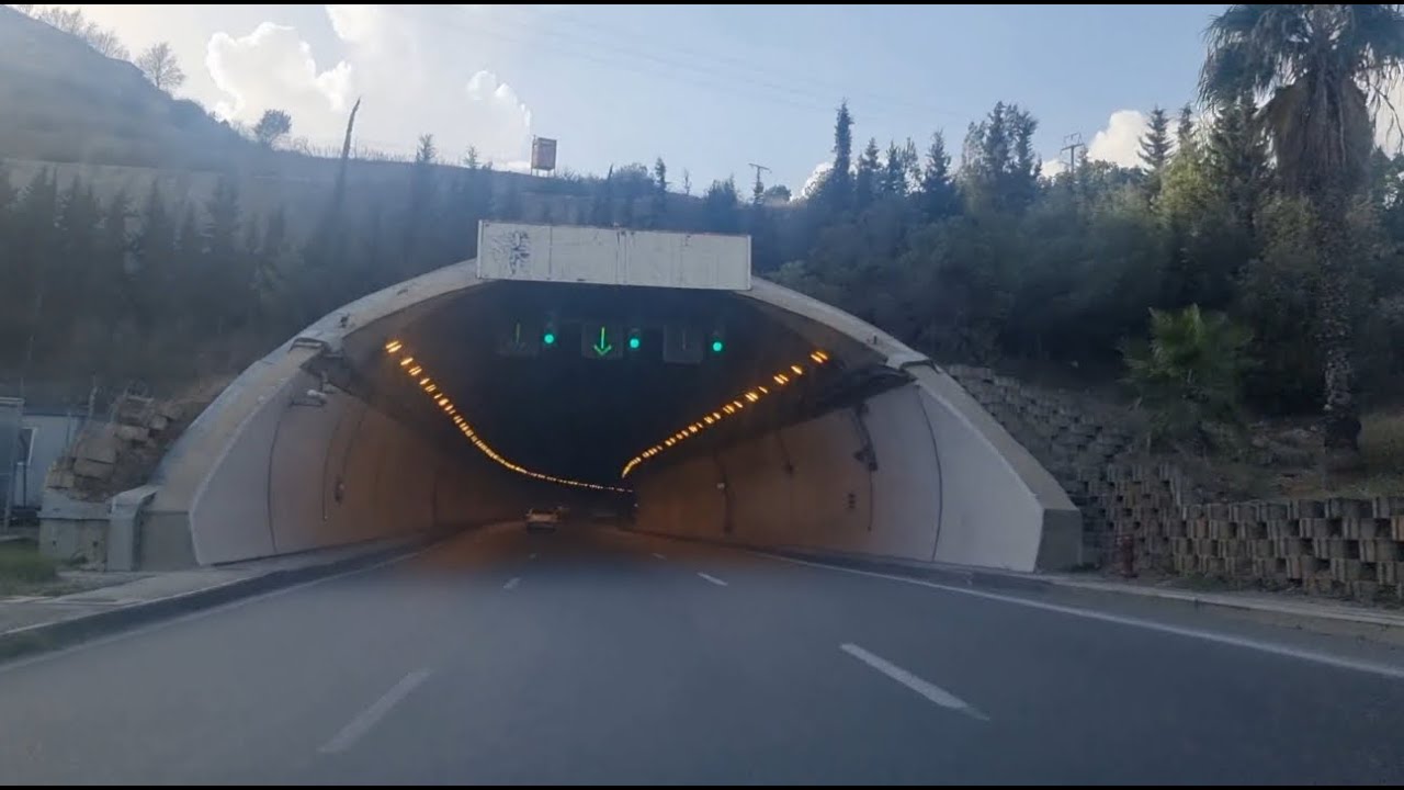 القيادة في نفق  بوزكزة - الاخضرية - البويرة - الجزائر  Driving  Bouzegza Tunnel - Lakhdaria  Algeria