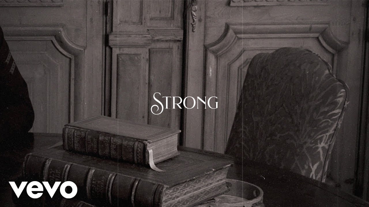 Glen Campbell, Brian Wilson - Strong (Lyric Video) Glen Campbell, Brian Wilson - Strong (Lyric Video)