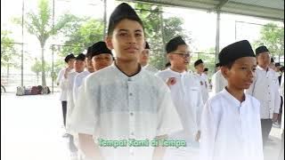 Menyanyikan Mars Cendekia Jelang MPLS SMP Islam Cendekia 2023/2024