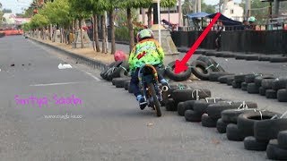 Nyosor Pembatas Line Up, Joki Ini Tetap Berusaha Keras Mengendalikan Kuda Besinya