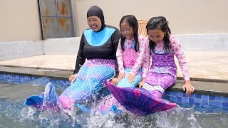 Ibu Keysha & Sheena Jadi Putri Duyung - Mermaids Play On Slides In The Swimming Pool
