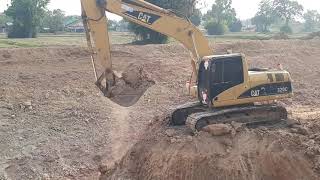 CAT320C บุ้งกี๋7ฟัน เจอดินแข็ง เล่นสุดบูม MEGA FUSO ตั้งรับ excavator and truck EP.8081