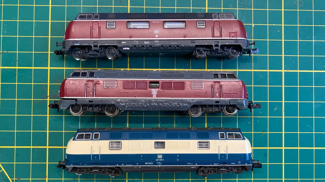 Spur N - V200 von  Fleischmann und Roco im Vergleich auf dem Basteltisch