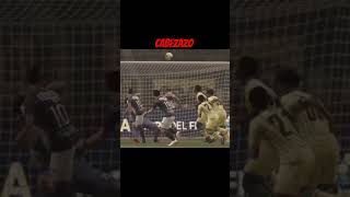 Gran cabezazo de enamorado #fifa #futbol #youtubeshorts #viralvideo