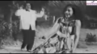 अजी बीवी को घर पे Aji Biwi Ko Ghar Pe Lyrics in Hindi