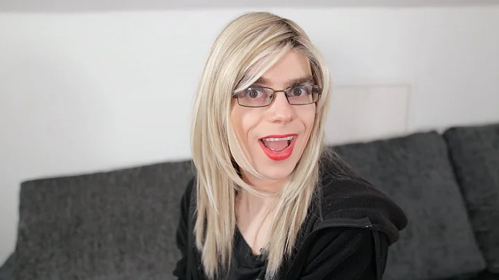 My New Wig by Raquel Welch Show Stopper in Shaded Biscuit RL19/23SS