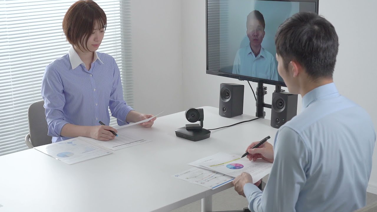 WEBカメラ（自動追尾、ビデオ会議、マイク内蔵）400-CAM072N