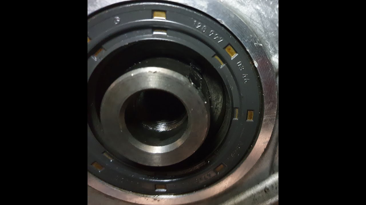 C180 harmonic balancer shake,. Woodruff (feather) key damaged. YouTube