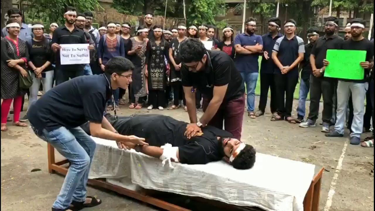 Maharashtra doctors strike work in support of West Bengal fraternity. Mumbai KEM Hospital Video.