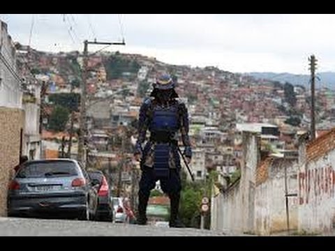 Samurai vem ao Brasil jogar futebol / Nissin Cup Noodle's "Samurai in Brazil" Commercial .