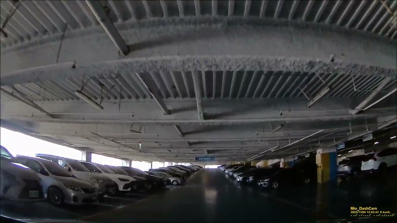 桃園市蘆竹區 TaiMall 台茂購物中心 停車場 入場 1F 往 RF