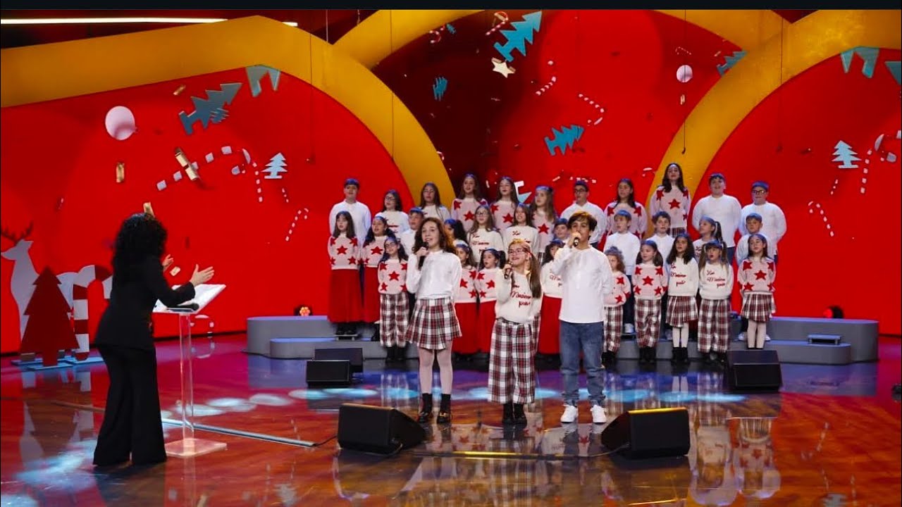 Il Piccolo Coro di Caivano “Quanno nascette ninno”.