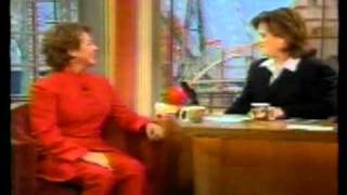 Video thumbnail of "HELEN REDDY - INTERVIEW AND DUET WITH ROSIE O'DONNELL - I AM WOMAN"