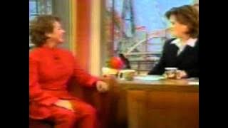 HELEN REDDY - INTERVIEW AND DUET WITH ROSIE O'DONNELL - I AM WOMAN