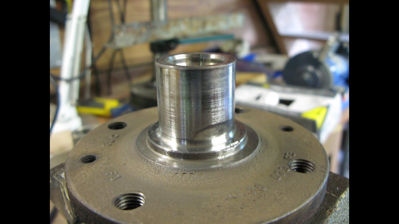 #5/10 Changer un roulement : Retirer le roulement du moyeu / porte-fusée