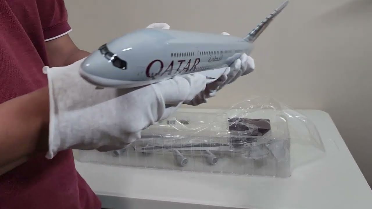 QATAR AIRWAYS AIRBUS A380 UNBOX AND ASSEMBLE 1/160 SCALE - YouTube