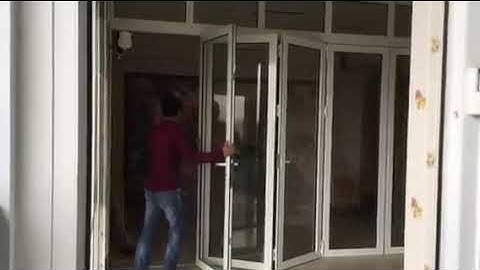 Cửa đi mở xếp gấp 5 cánh nhôm Xingfa Quảng Đông chính hãng