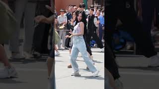 [FANCAM] 王霏霏 Wang Feifei dancing at 北京环球影城 Universal Studios Beijing