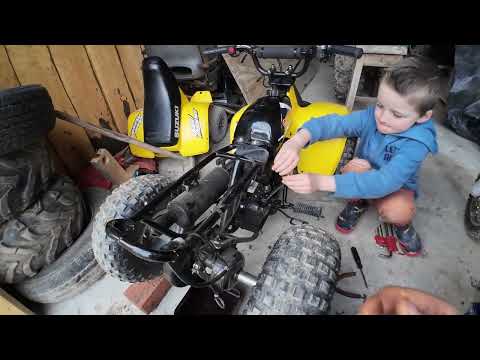 Kids give their motorbikes an oil change - Suzuki LT50, Yamaha TTR50 + LT50 auto oiler delete