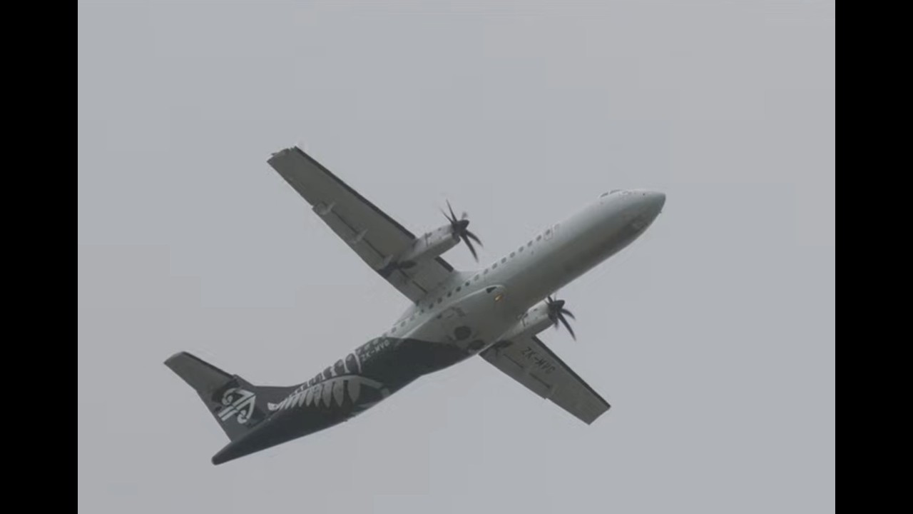 Breezy Livestream at Wellington airport with Kev