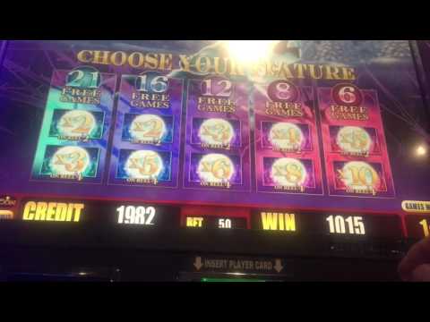 Bingo Solidario en Casino del Río. Con Nosotros el Gerente de la empresa en Viedma, Miguel Lambrecht