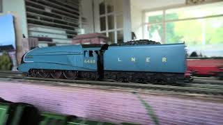 1 round on layout:  for OO Hornby LNER Mallard 4468 running empty.