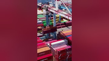 Giant Gantry Crane Loading Container Hauler Ship