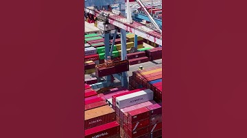 Giant Gantry Crane Loading Container Hauler Ship