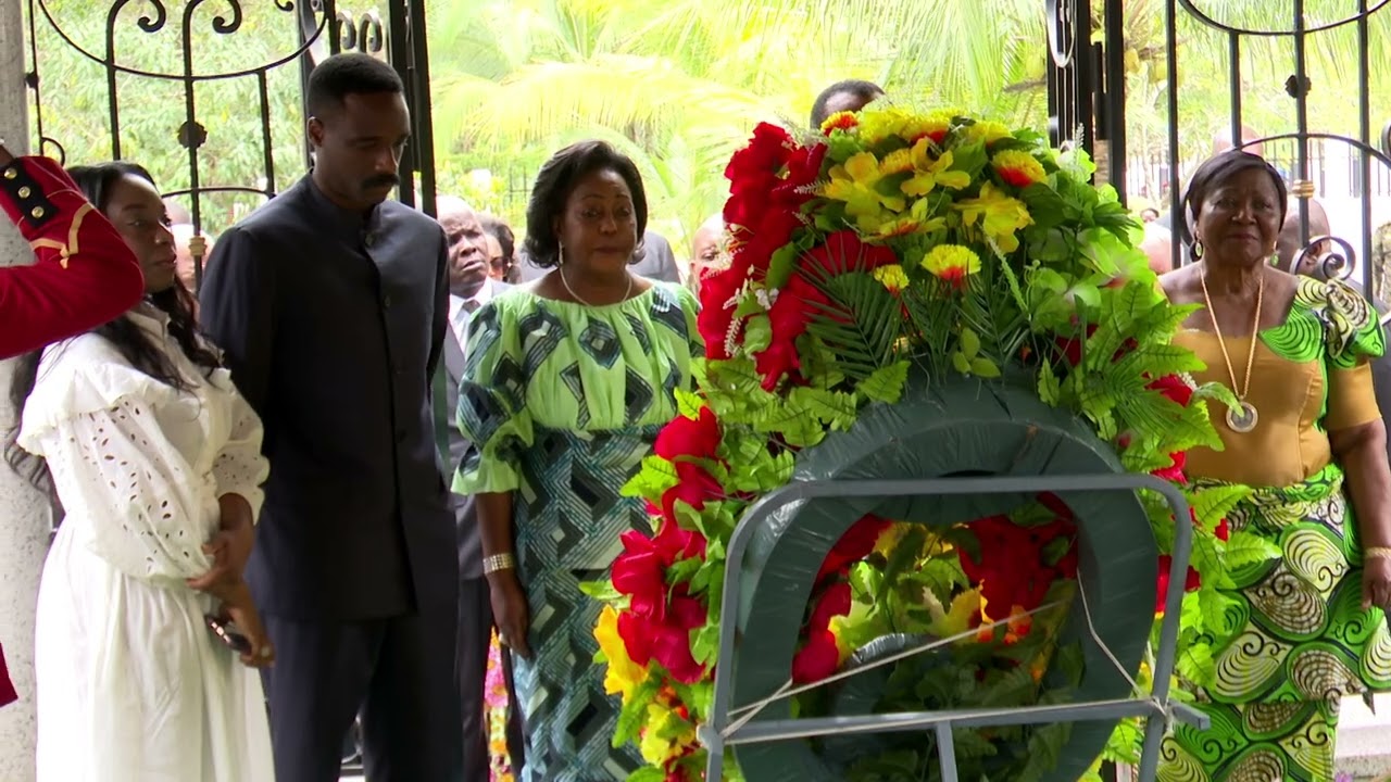 14 ans de la mort d'Edith Lucie #BONGO Ondimba. Dépôt d'une gerbe de fleurs sur sa tombe à #Edou
