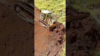 ternyata seperti ini proses pembukaan jalan baru di area perbukitan