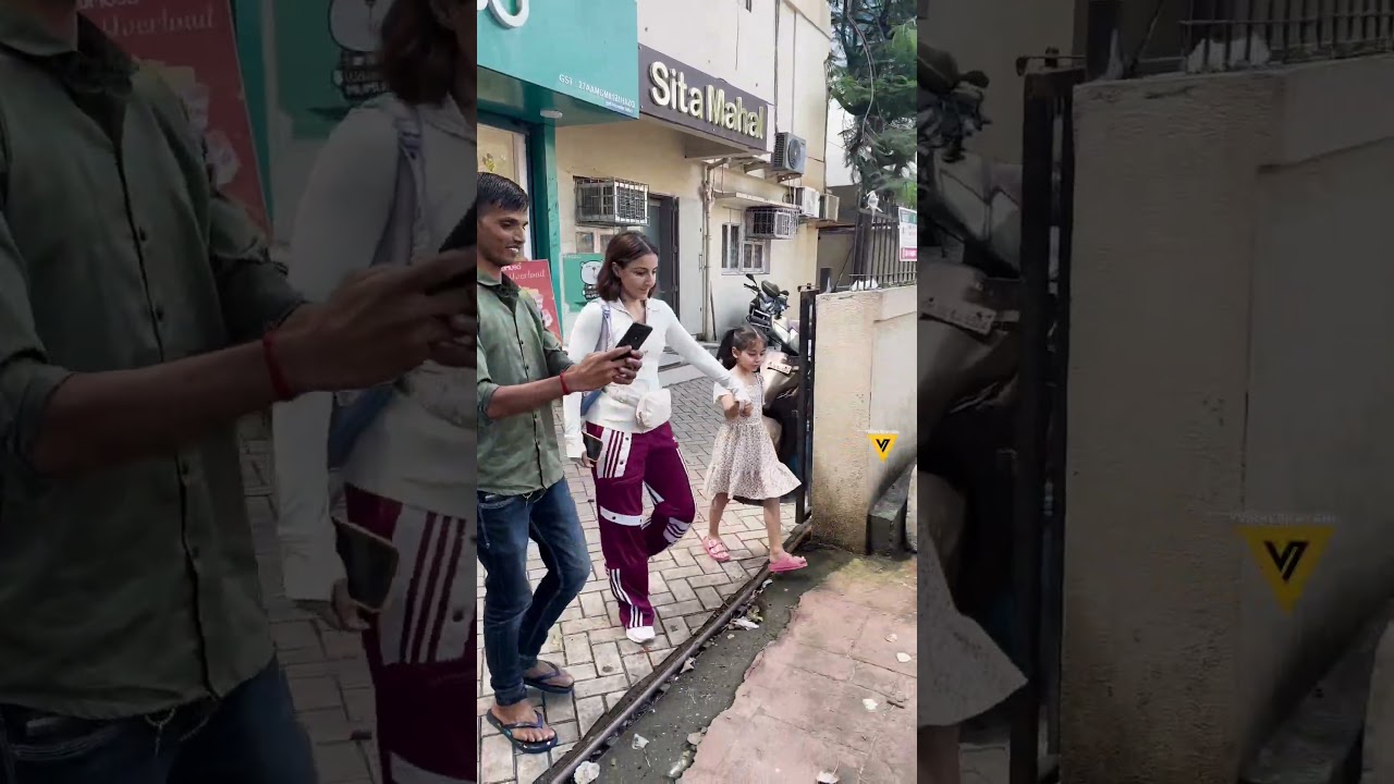 Soha Ali Khan Spotted In Bandra