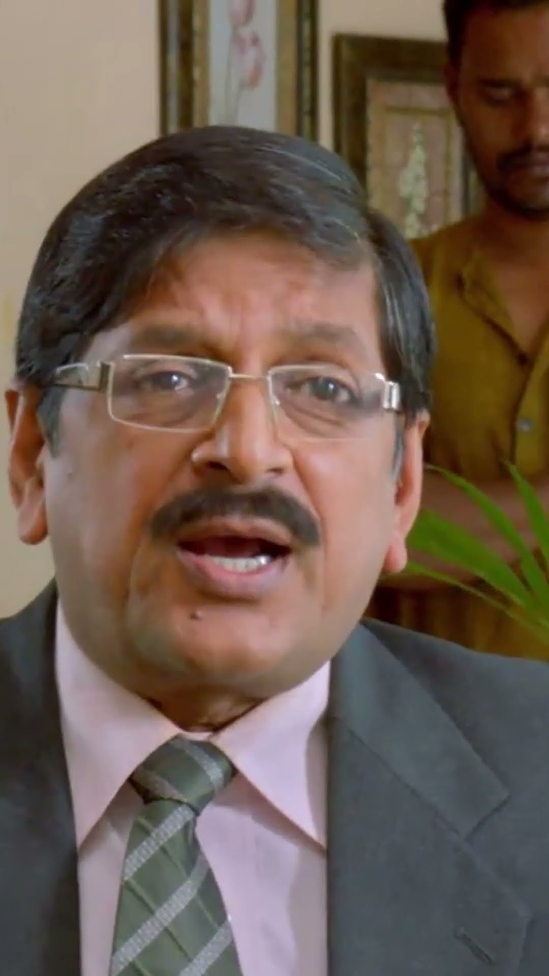 জমি নিয়ে টানাটানি #bindaas #chiranjeetchakraborty #bengalishorts #bengalimoviescene #dev