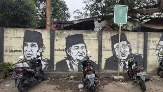 Keluar Stasiun Pesing Disambut Presiden-Presiden Indonesia