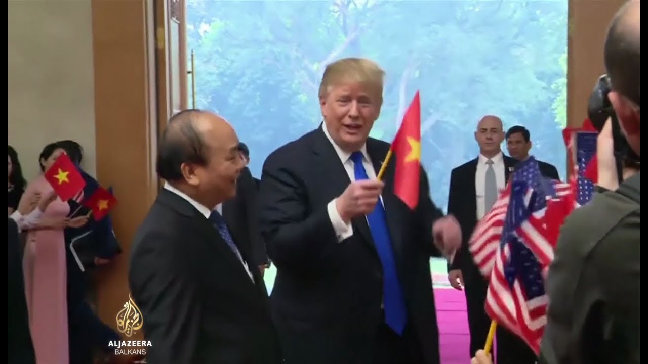 أشاد ترامب بفيتنام قبل لقائه مع كيم